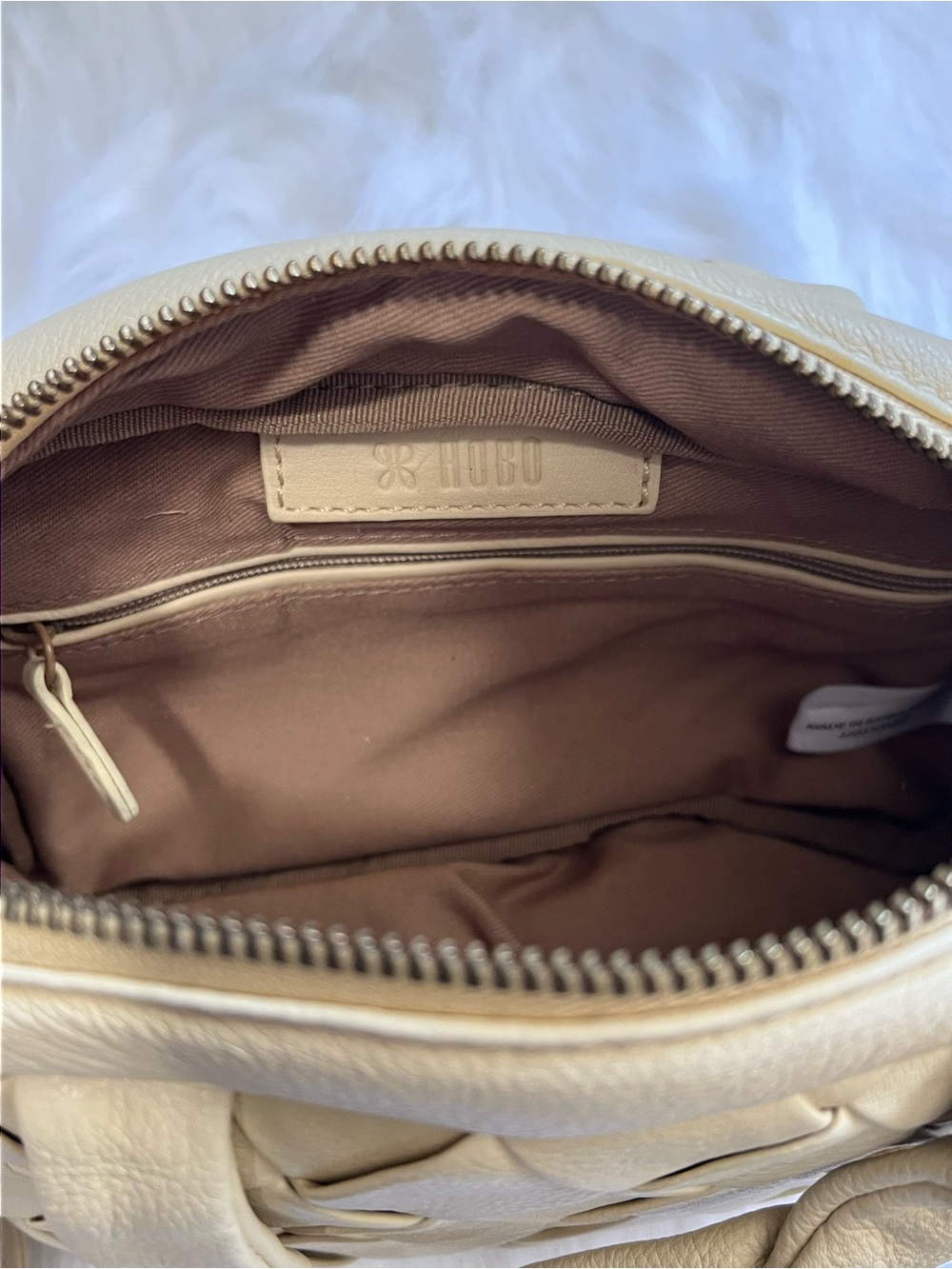 Hobo NWT Leather Maze Convertible Crossbody/Satchel in Buff/Cream - Picture 5 of 8